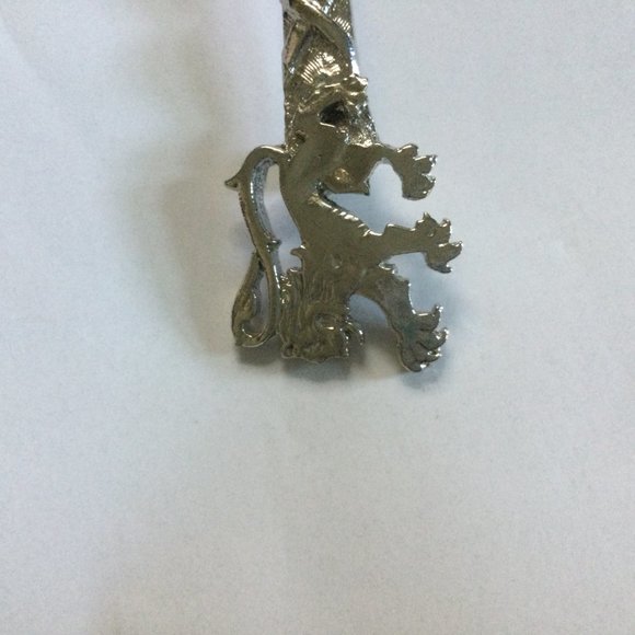 Silver tone metal pin brooch lion? - Picture 4 of 7